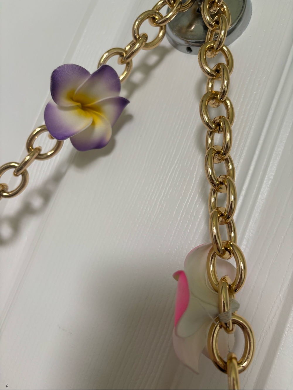 Beige Chain-Handle Shoulder Bag - Picture 2 of 3